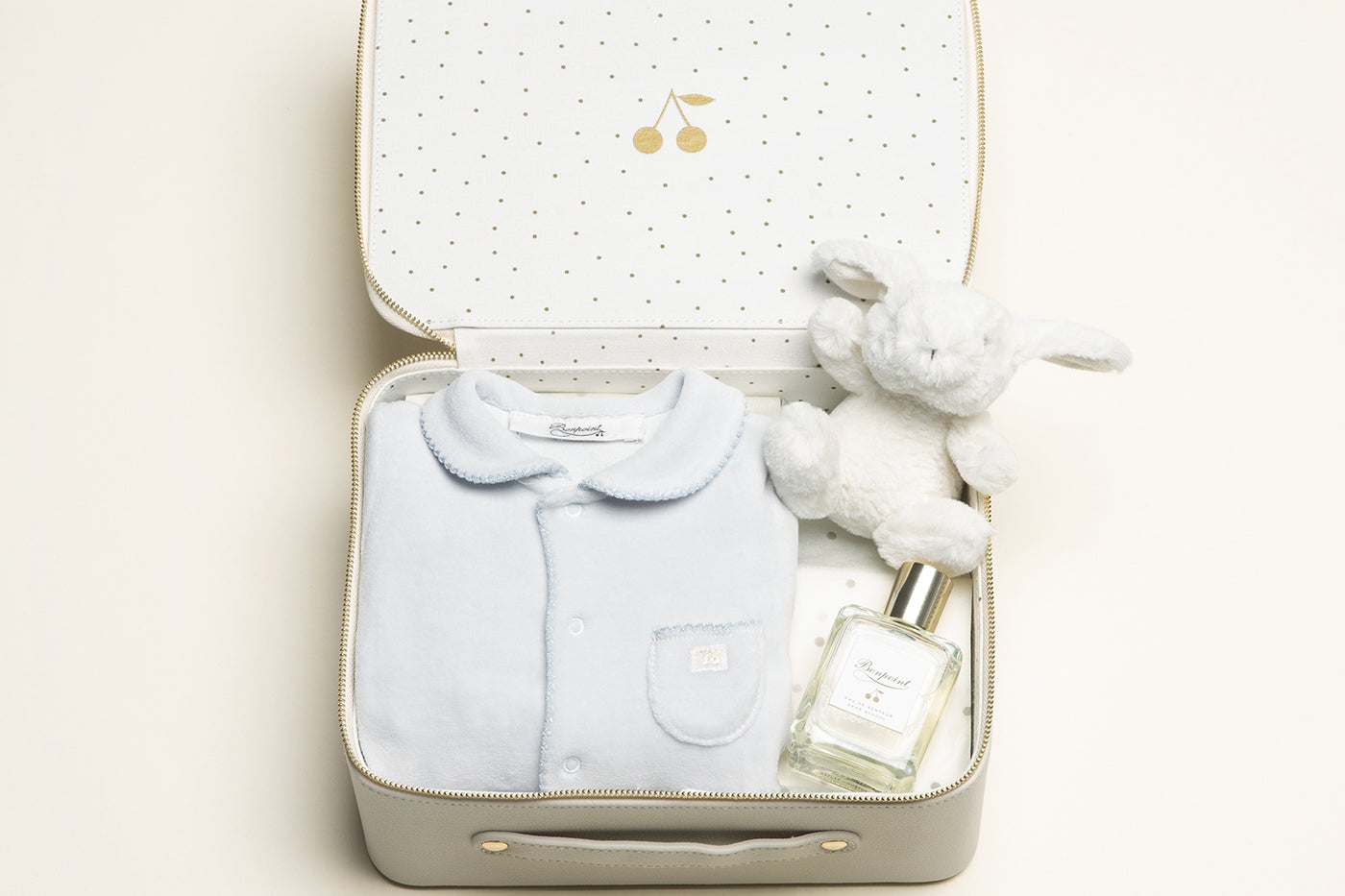 Small birth suitcase blue pyjama