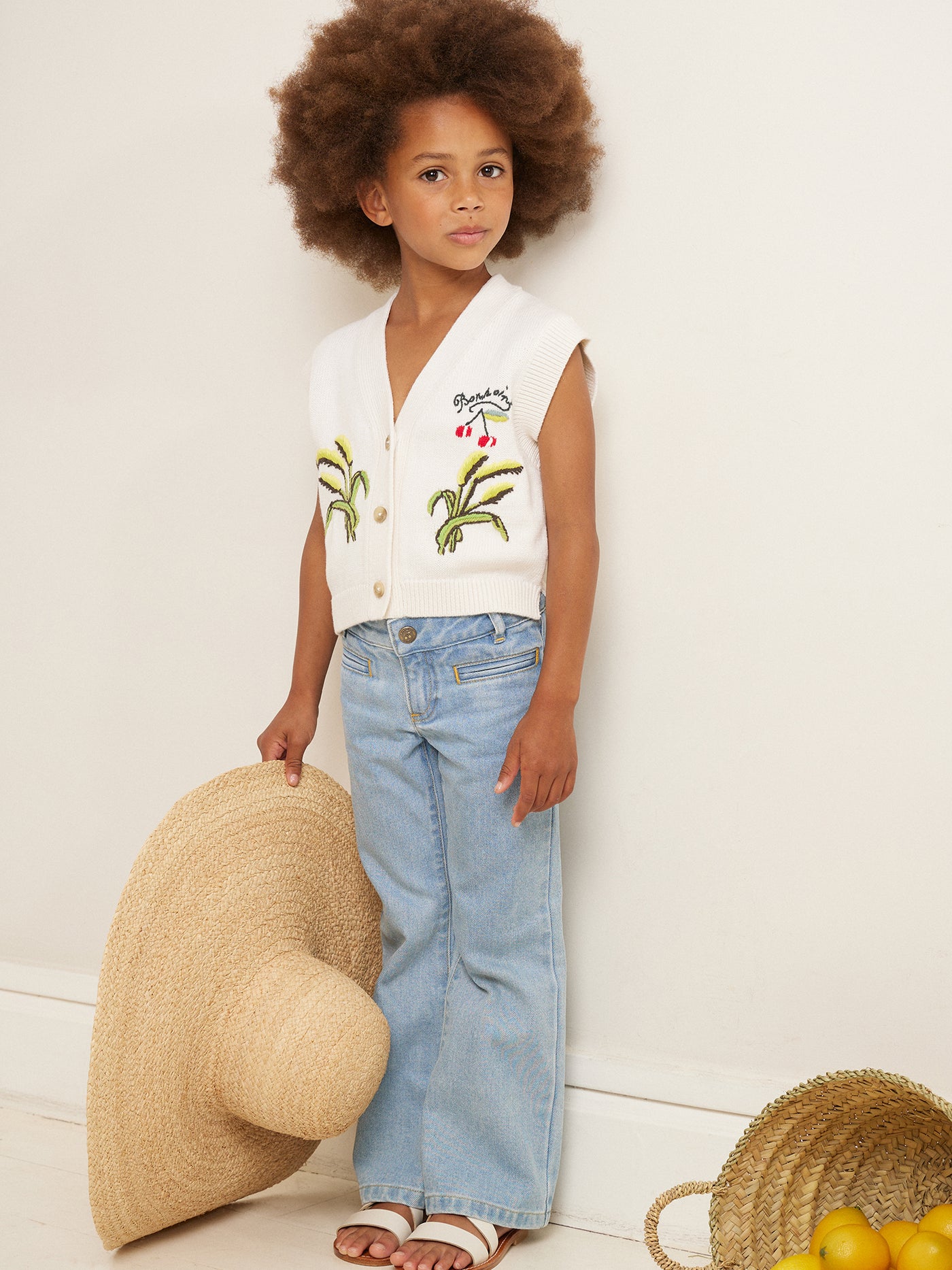 LOOK FILLE ETE 2023 CHAPEAU EN RAPHIA