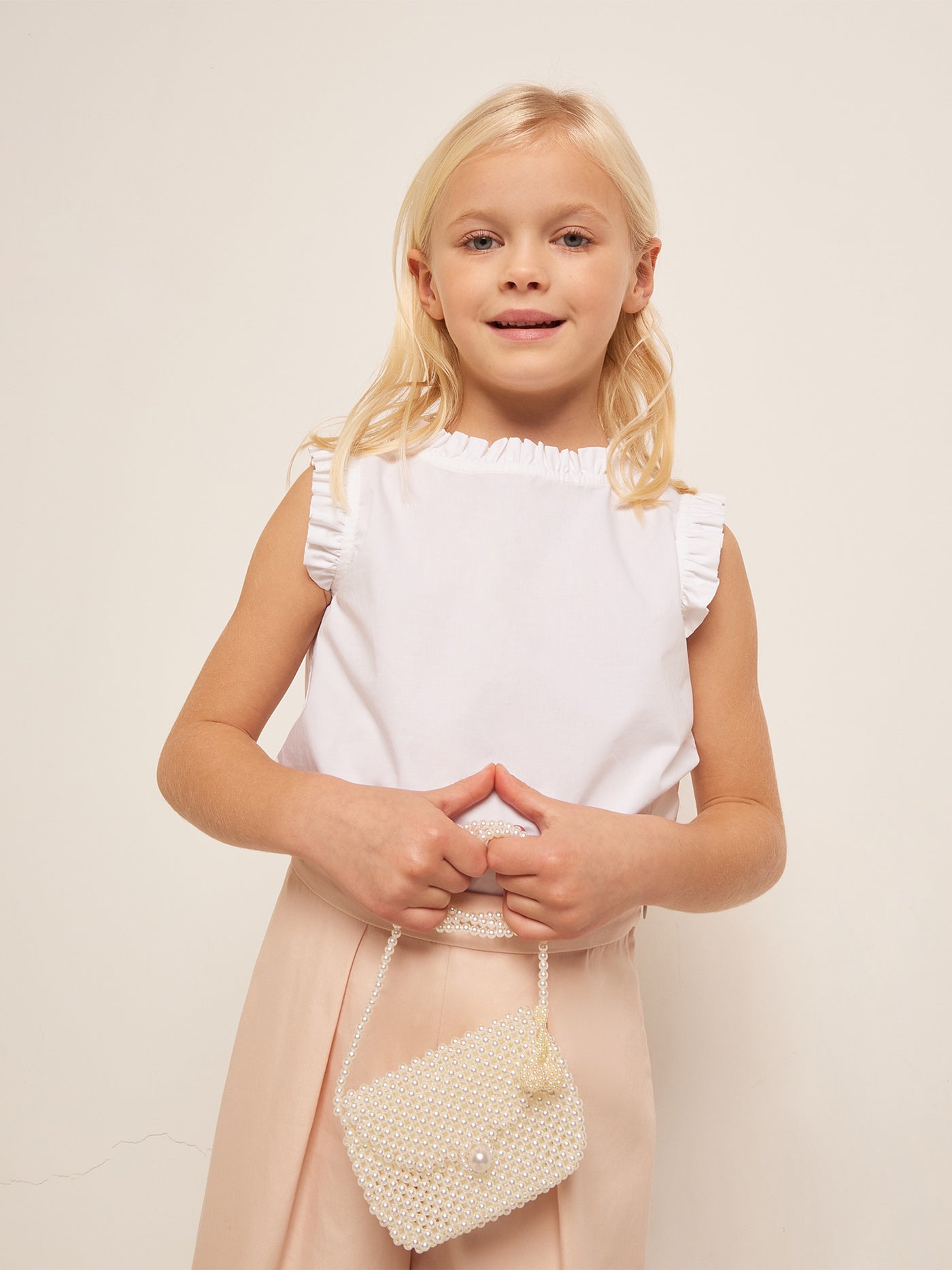 SUMMER 2023 GIRL'S LOOK WHITE BLOUSE