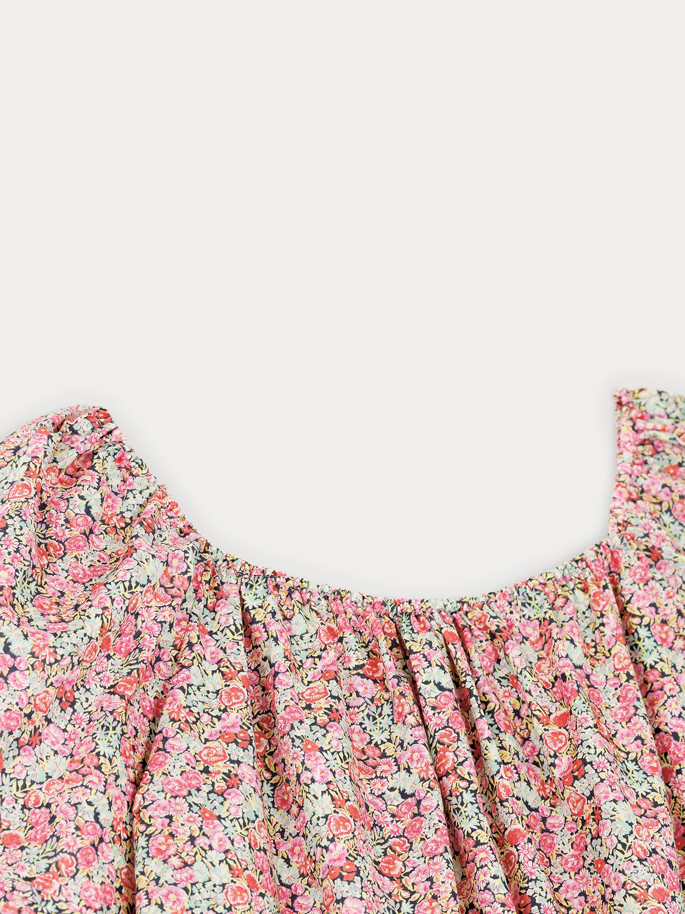 Blouse in exclusive floral Liberty fabric with short flared sleeves